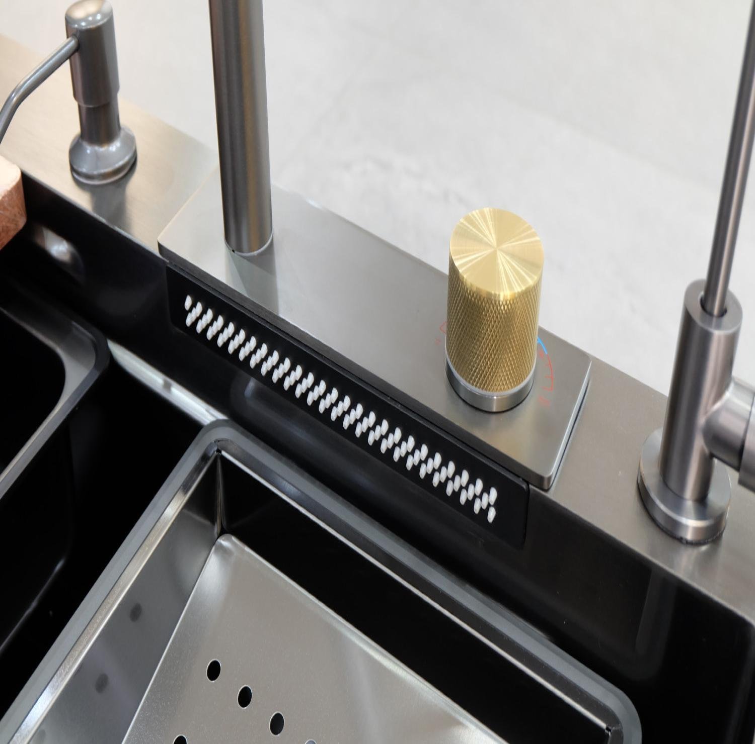 Meta Keywords  18x34 Kitchen Sink, Single Bowl Sink, Multifunctional Kitchen Sink, Stainless Steel Sink, Waterfall Kitchen Sink, Pull Out Faucet Sink
